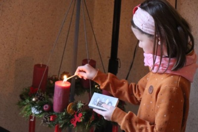 Adventsliedersingen im Schulhaus